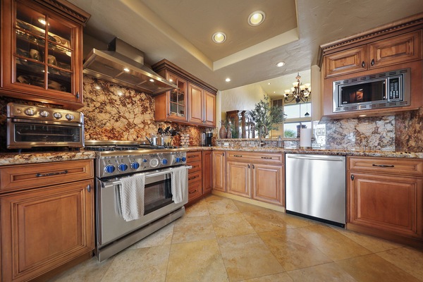 Frigorífic, microones, forn i placa de cuina