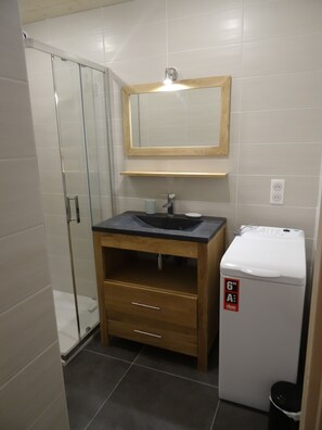 Douche, séchoir à cheveux