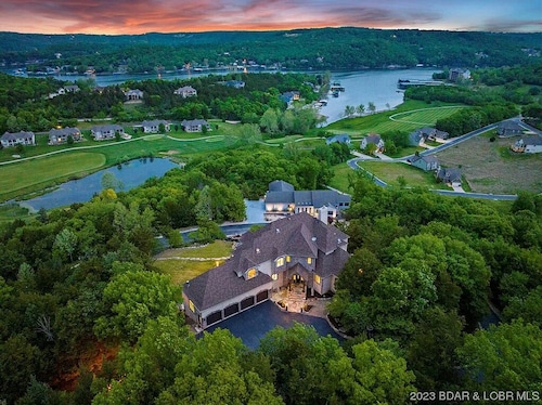 Old Kinderhook Castle in Gated Golf Community of Old Kinderhook