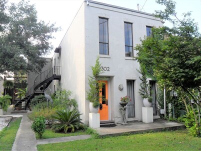 DOWNTOWN ART & ECLECTIC C