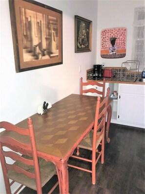 Dining - DOWNTOWN ART & ECLECTIC C (Mobile)