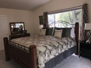 3 quartos, cofres nos quartos, ferros/tábuas de passar roupa