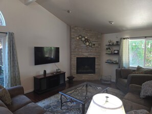 Smart TV, fireplace, table football, books - Great Price! Sunset Beach House private beach, firepits, hottub, dock, & more! (Nice)