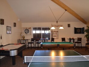 Games room - Great True Ski-in/Ski-Out condo next to Giant Steps Lodge and Tubing Hill. (Brian Head)