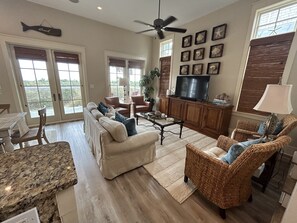 Smart TV, fireplace, DVD player, video library - As Seen on HGTV's Beach Hunters - Golf Cart, Panoramic View of Gulf, 5 BR 5 BA (Santa Rosa Beach)