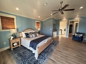 5 bedrooms, desk, iron/ironing board, free WiFi - As Seen on HGTV's Beach Hunters - Golf Cart, Panoramic View of Gulf, 5 BR 5 BA (Santa Rosa Beach)