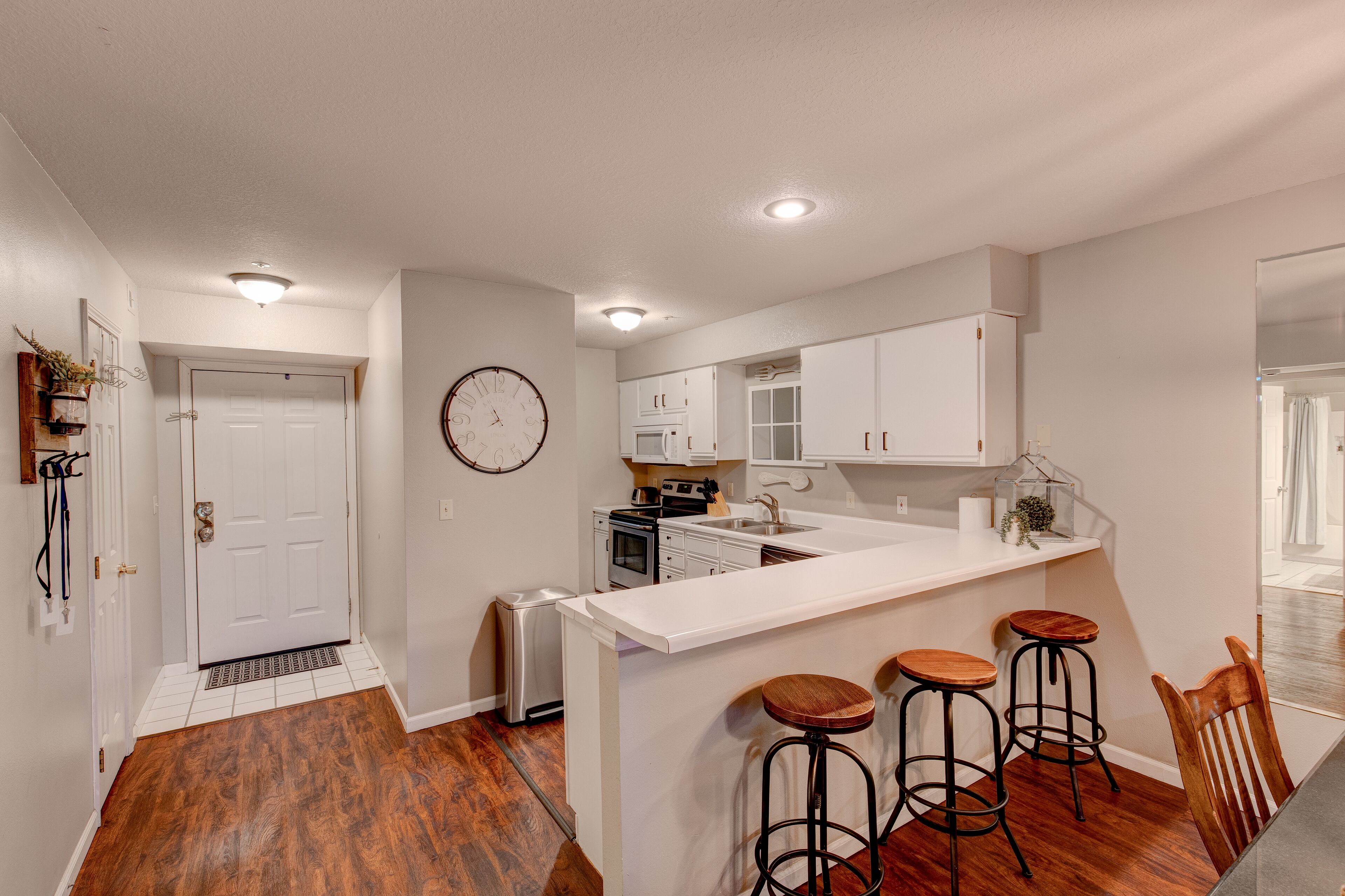 Køleskab, mikrobølgeovn, ovn, kogeplade