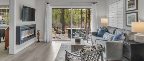 Smart-TV, peis og bøker