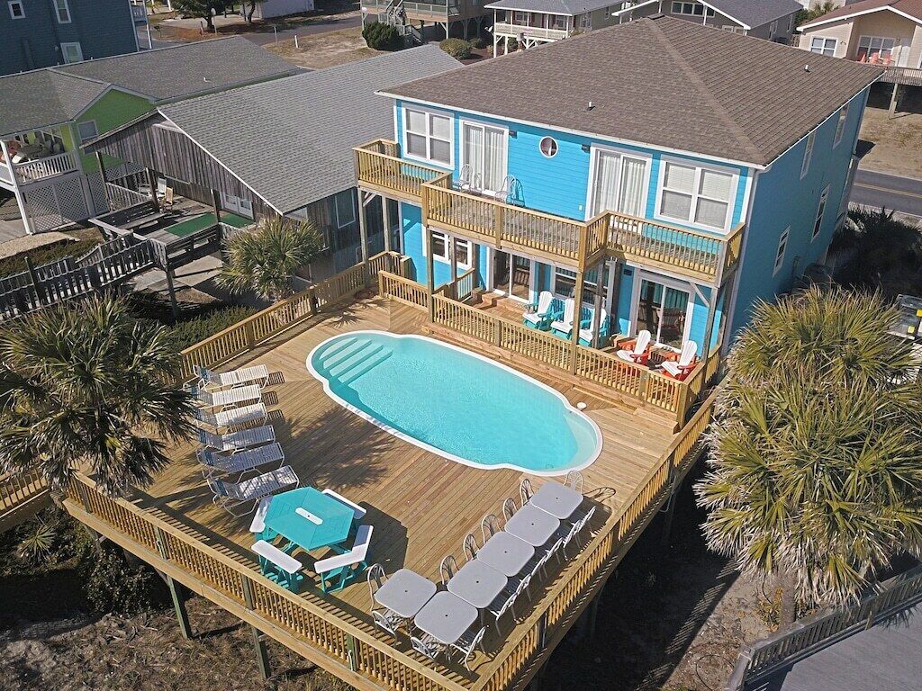 OCEANFRONT W/POOL 8 Bedroom 8 Bath OCEANFRONT Located 3/4 miles east of the pier