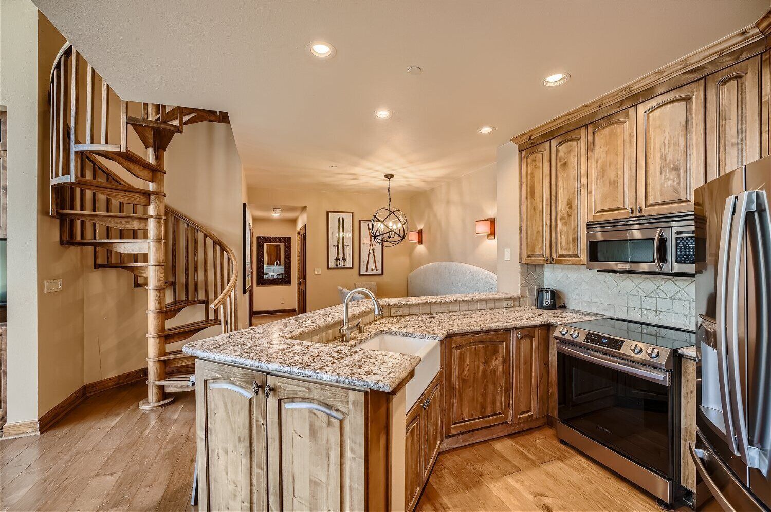 冰箱、微波炉、烤箱、炉灶