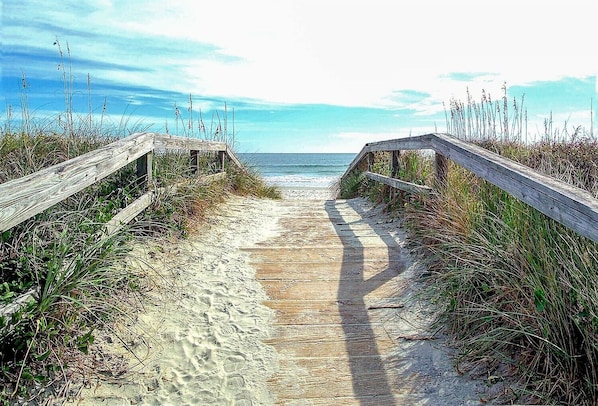 In Strandnähe, Liegestühle, Strandtücher