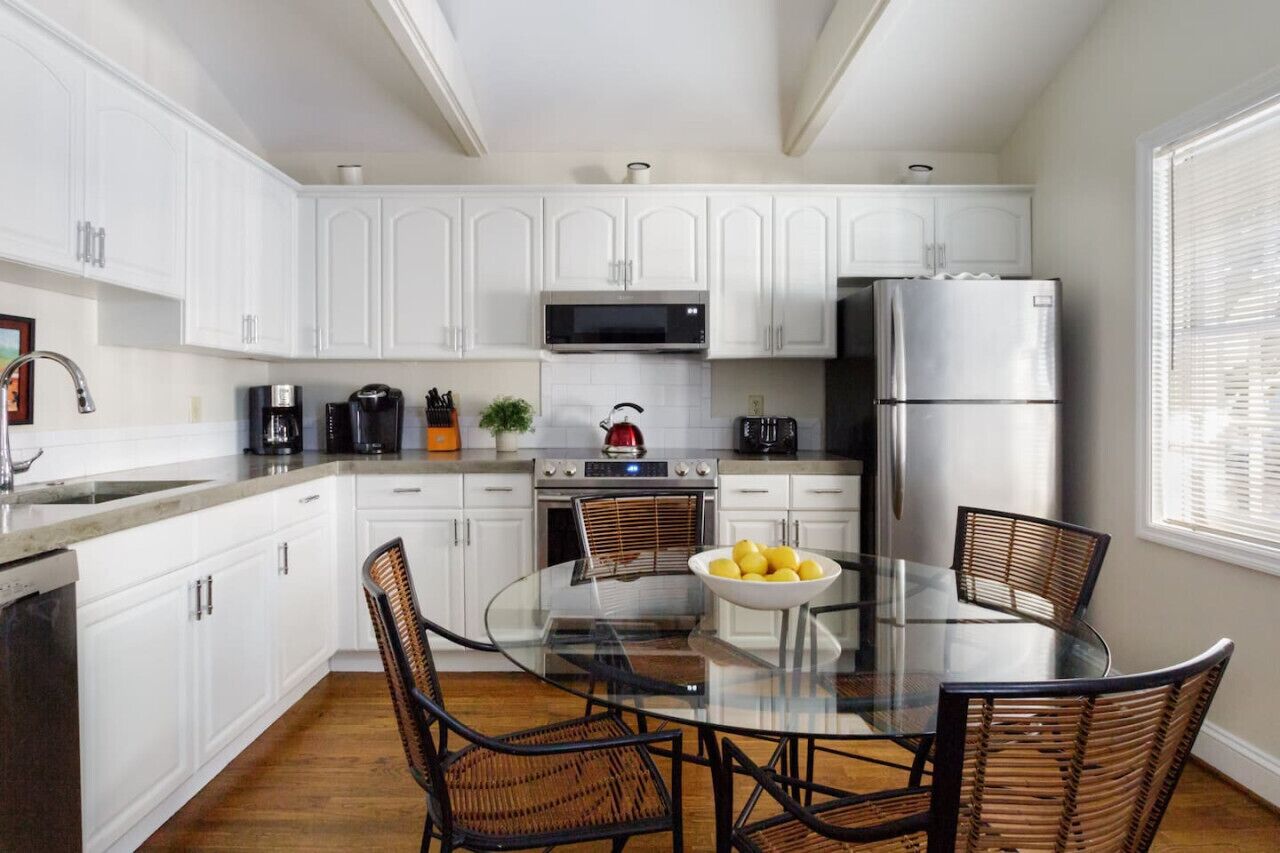 冰箱、微波炉、烤箱、炉灶