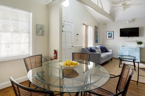 TV, books - The Cottage at Saint Philip Square, One Block to King, Charming Private Hideaway (Charleston)