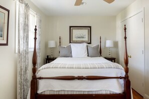 4 bedrooms, desk, iron/ironing board, travel cot