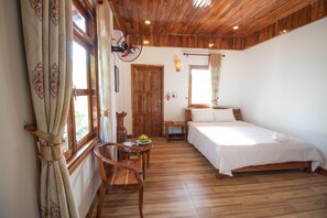 Deluxe Double Bungalow | Desk, soundproofing, iron/ironing board, free WiFi - Y Nghia Bungalow (Phu Quoc)