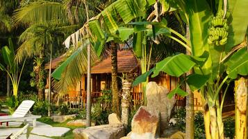 Deluxe Double Bungalow | Quang cảnh vườn