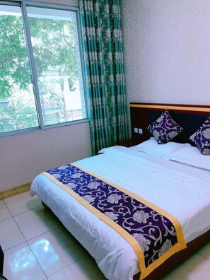 Blackout curtains, free WiFi