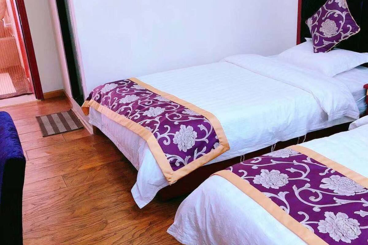 Blackout curtains, free WiFi