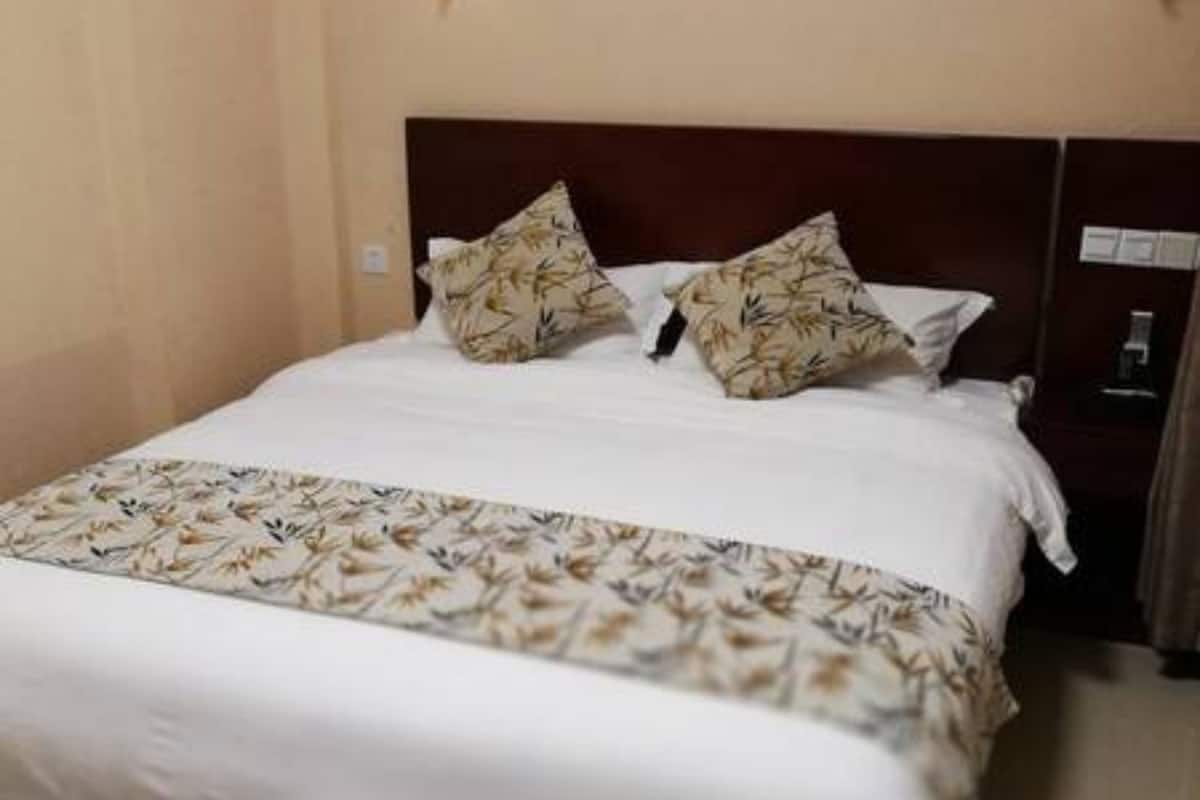 Blackout curtains, free WiFi, bed sheets