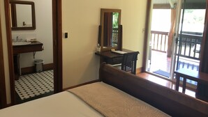 Comfort Room, 1 Queen Bed, Mountain View - Daintree Manor Bed & Breakfast (Forest Creek)