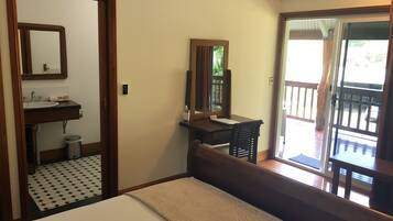 Habitación Confort, 1 cama Queen size, vista a la montaña | Sábanas de algodón egipcio y ropa de cama de alta calidad