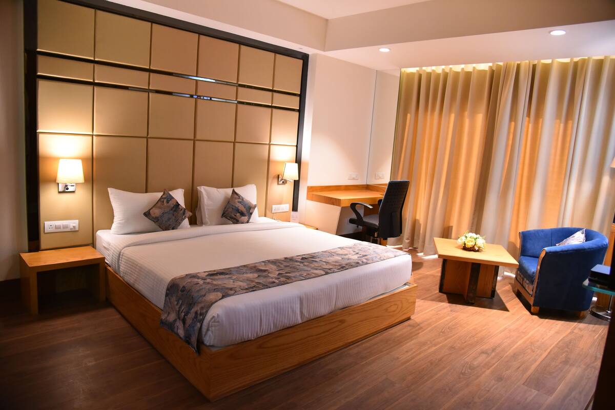 Blackout curtains, soundproofing, iron/ironing board, free WiFi