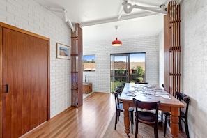 Interior - Fi s Relaxing Beach House directly opposite dog beach (Port Macquarie)