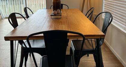 Cheerful 3 bedroom home in Stanmore Bay!