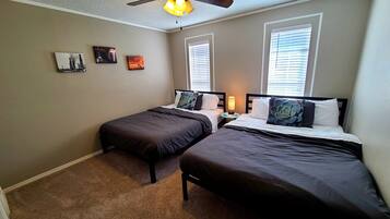 3 bedrooms, desk, iron/ironing board, free WiFi