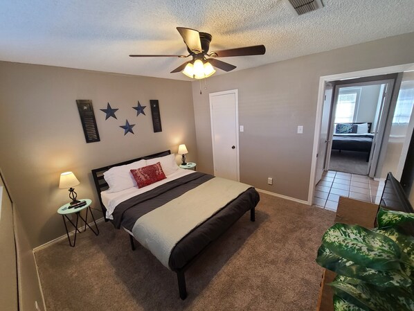 3 bedrooms, desk, iron/ironing board, free WiFi
