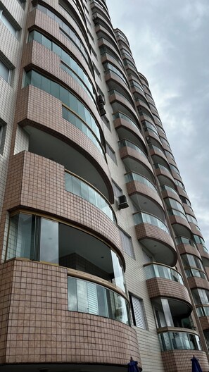 Exterior detail - HIGH STANDARD BUILDING Praia Grande - Vila Tupi Open Swimming Pool (Vila Tupi)