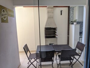 Dining - House near the Historic Center, 2 suites with air conditioning, 3 bathrooms, TV and Wi-Fi. (Paraty)
