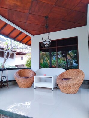 Terrace/patio - Rini Hotel (Buleleng)