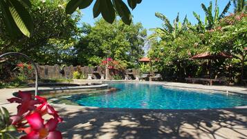 Kolam renang outdoor