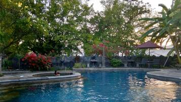 Kolam renang outdoor