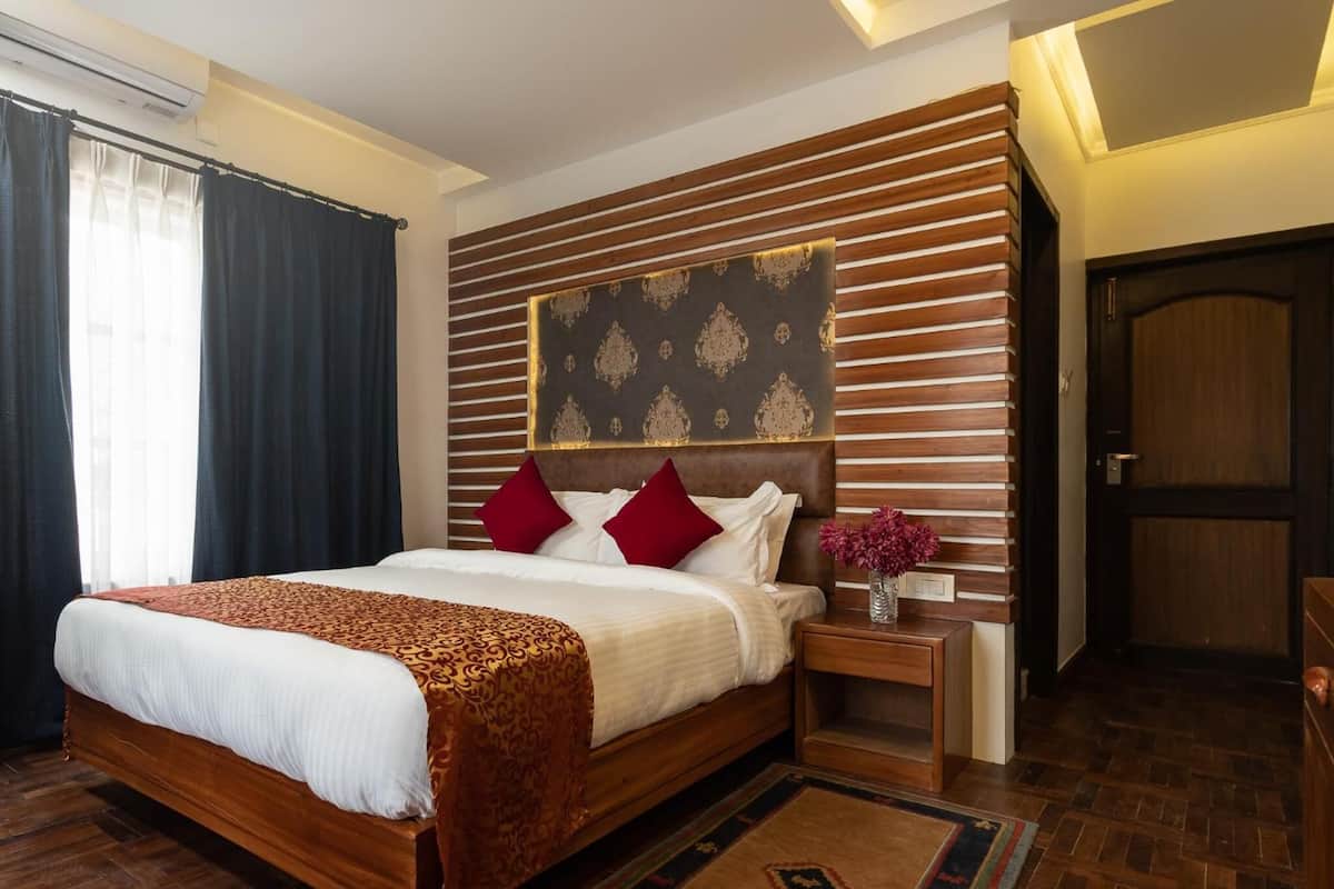 ห้องคอมฟอร์ทดับเบิล, วิวสวน | ผ้าปูที่นอนฝ้ายอียิปต์, เครื่องนอนระดับพรีเมียม, โต๊ะทำงาน