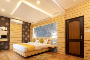 Executive Suite | Egyptian cotton sheets, premium bedding, individually decorated - Fresco Retreat (Lalitpur)