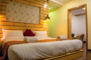 Executive Suite | Egyptian cotton sheets, premium bedding, individually decorated - Fresco Retreat (Lalitpur)