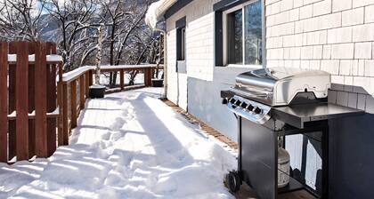 Historiallinen, hiljattain remontoitu kotiin keskustaan ja Hot Springs-altaaseen!