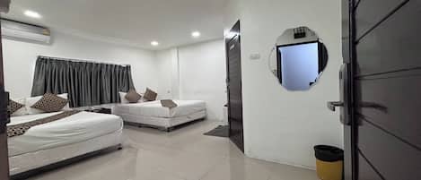 Camera familiare | Una cassaforte in camera, Wi-Fi gratuito, lenzuola