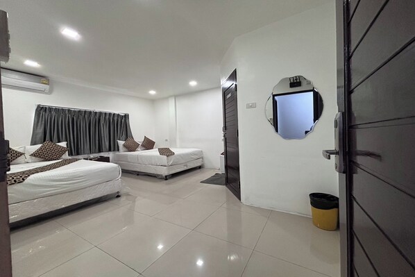 Kamar Keluarga | Brankas, Wi-Fi gratis, dan seprai linen