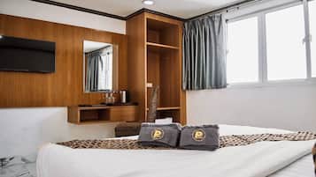 Minibar, in-room safe, free WiFi, bed sheets