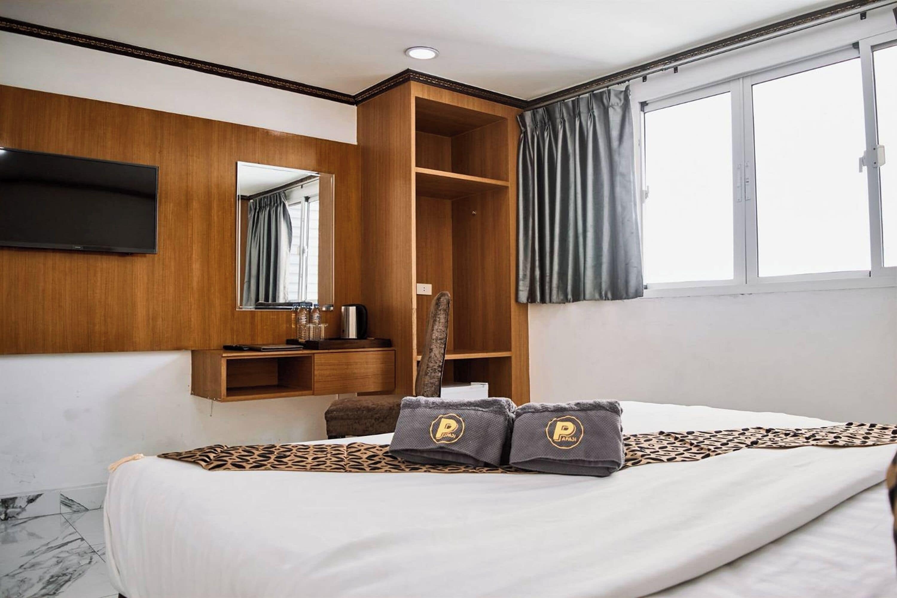 Deluxe Room with Window | In-room safe, free WiFi, bed sheets