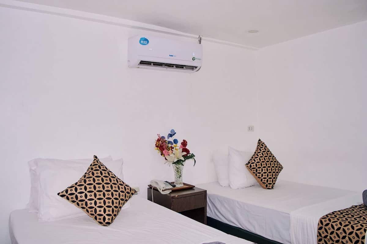 Double Deluxe with Window | Minibar, in-room safe, free WiFi, bed sheets