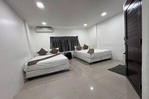 Kamar Keluarga | Brankas, Wi-Fi gratis, dan seprai linen