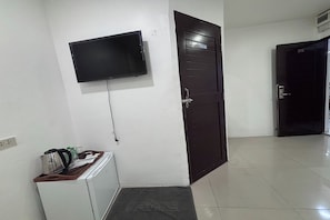 Family Room | In-room safe, free WiFi, bed sheets