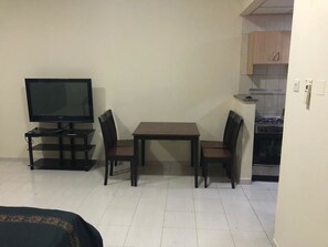 Studio | Khu vực ăn uống tại phòng
