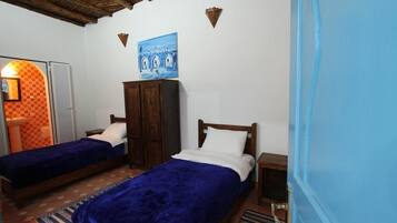 Departamento clásico, varias camas, para no fumadores, vista al patio | Decoración personalizada y muebles diferentes