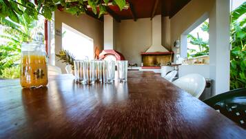 Bar à beira da piscina