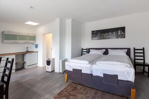 Laptopgeeigneter Arbeitsplatz, Bügeleisen/Bügelbrett, kostenloses WLAN